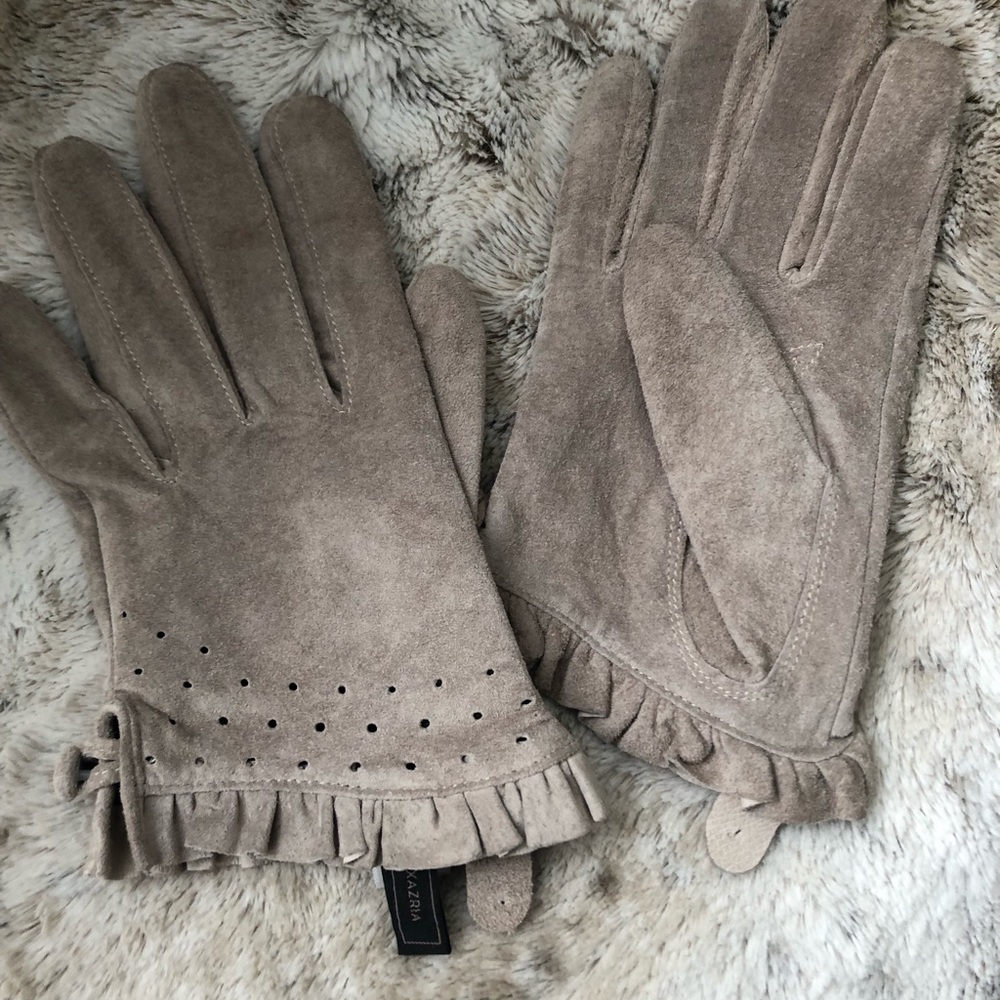 BCBG Maxazria Suede ruffled gloves
